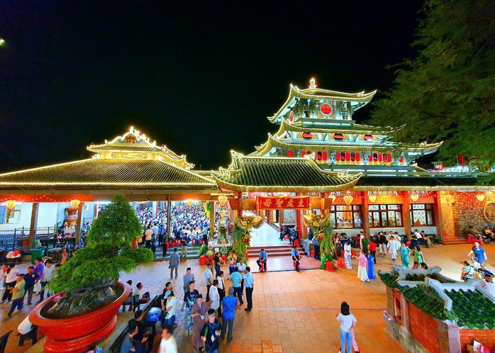 Dùng 9 loại hoa thơm để tắm Bà Chúa xứ Núi Sam- Ảnh 11. Dùng 9 loại hoa thơm để tắm Bà Chúa xứ Núi Sam- Ảnh 11.