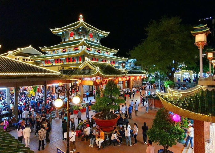 Dùng 9 loại hoa thơm để tắm Bà Chúa xứ Núi Sam- Ảnh 12. Dùng 9 loại hoa thơm để tắm Bà Chúa xứ Núi Sam- Ảnh 12.