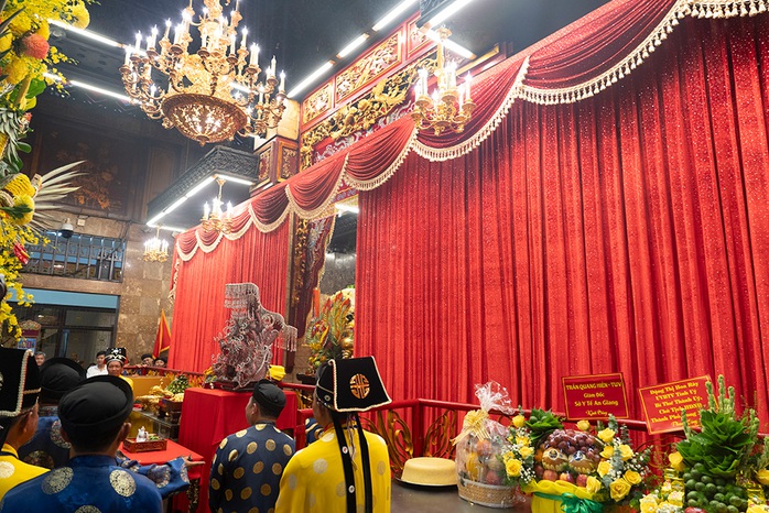 Dùng 9 loại hoa thơm để tắm Bà Chúa xứ Núi Sam- Ảnh 18. Dùng 9 loại hoa thơm để tắm Bà Chúa xứ Núi Sam- Ảnh 18.