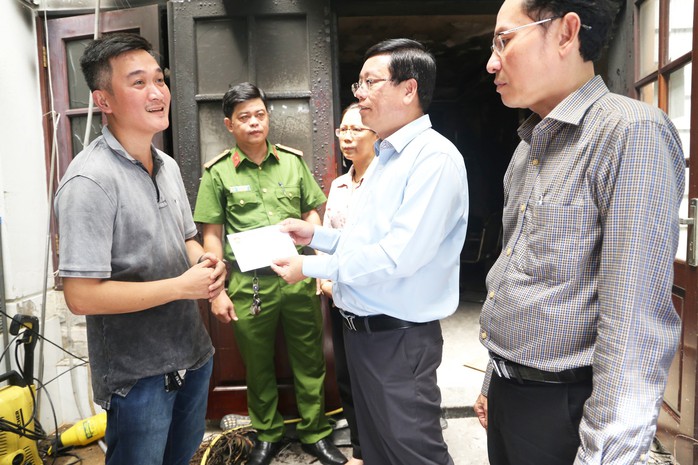 Bí thư quận Bình Thạnh yêu cầu điều tra vụ cháy khiến 6 người thương vong- Ảnh 1. Bí thư quận Bình Thạnh yêu cầu điều tra vụ cháy khiến 6 người thương vong- Ảnh 1.