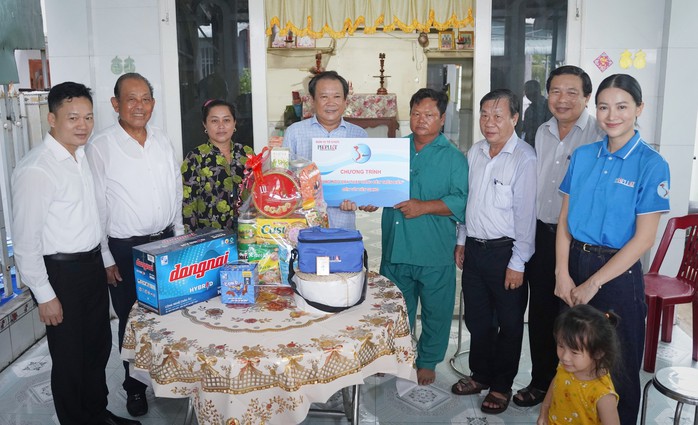 Chương trình “Cùng ngư dân thắp sáng đèn trên biển” đến với Tiền Giang- Ảnh 1. Chương trình “Cùng ngư dân thắp sáng đèn trên biển” đến với Tiền Giang- Ảnh 1.