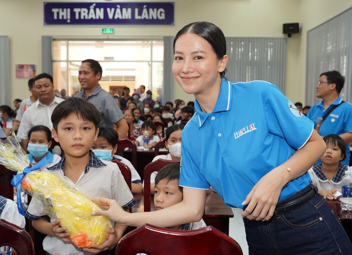 Chương trình “Cùng ngư dân thắp sáng đèn trên biển” đến với Tiền Giang- Ảnh 5. Chương trình “Cùng ngư dân thắp sáng đèn trên biển” đến với Tiền Giang- Ảnh 5.