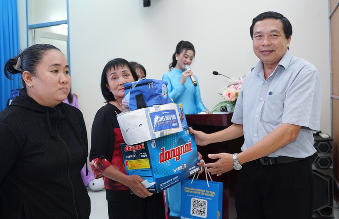 Chương trình “Cùng ngư dân thắp sáng đèn trên biển” đến với Tiền Giang- Ảnh 7. Chương trình “Cùng ngư dân thắp sáng đèn trên biển” đến với Tiền Giang- Ảnh 7.