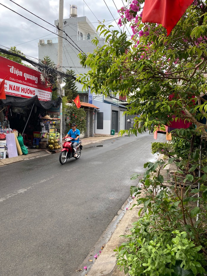 TP HCM sáng sớm có mưa vài nơi, thời tiết trong ngày diễn biến thế nào?- Ảnh 4. TP HCM sáng sớm có mưa vài nơi, thời tiết trong ngày diễn biến thế nào?- Ảnh 4.