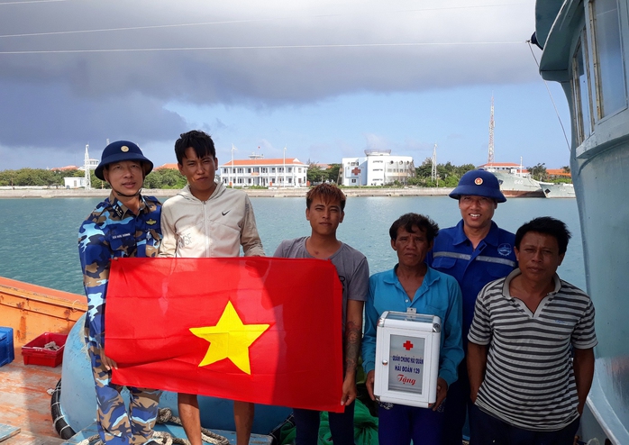 Cuộc thi viết "Chủ quyền quốc gia bất khả xâm phạm": Biển đã ngấm vào máu thịt- Ảnh 1. Cuộc thi viết "Chủ quyền quốc gia bất khả xâm phạm": Biển đã ngấm vào máu thịt- Ảnh 1.