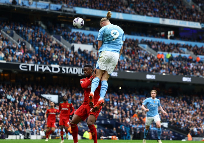 Haaland chói sáng với cú poker, Man City tự quyết cuộc đua vô địch- Ảnh 3. Haaland chói sáng với cú poker, Man City tự quyết cuộc đua vô địch- Ảnh 3.
