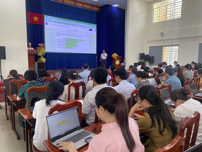 Hàng ngàn giáo viên TP Thủ Đức tiếp cận "trường học số"- Ảnh 1.
Hàng ngàn giáo viên TP Thủ Đức tiếp cận "trường học số"- Ảnh 1.