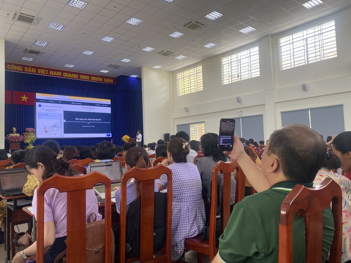 Hàng ngàn giáo viên TP Thủ Đức tiếp cận "trường học số"- Ảnh 3.
Hàng ngàn giáo viên TP Thủ Đức tiếp cận "trường học số"- Ảnh 3.