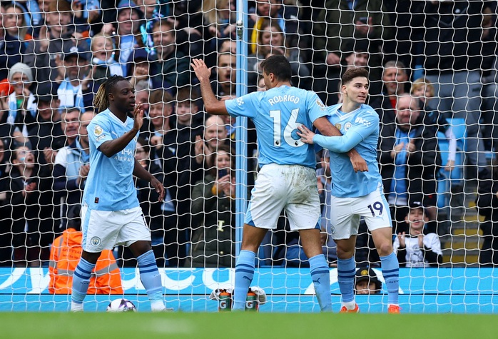 Haaland chói sáng với cú poker, Man City tự quyết cuộc đua vô địch- Ảnh 7. Haaland chói sáng với cú poker, Man City tự quyết cuộc đua vô địch- Ảnh 7.