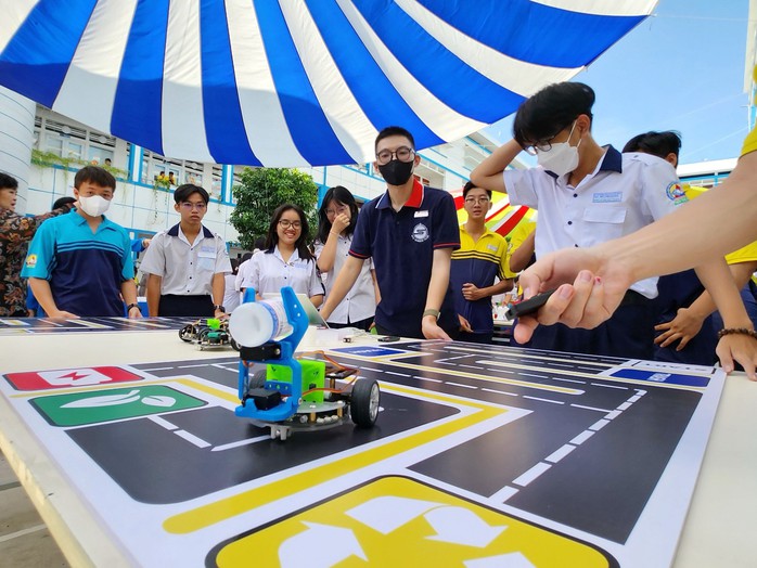 Trường học tìm cách thích nghi với nắng nóng- Ảnh 1. Trường học tìm cách thích nghi với nắng nóng- Ảnh 1.