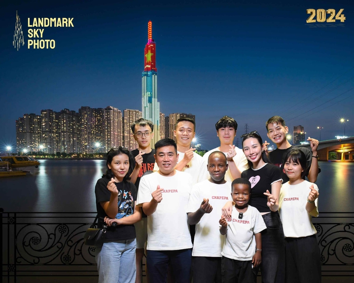 Hoa hậu Thùy Tiên quấn quýt bên Lôi Con- Ảnh 5. Hoa hậu Thùy Tiên quấn quýt bên Lôi Con- Ảnh 5.