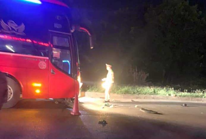 3 thanh niên đi xe máy tử vong sau va chạm với xe khách- Ảnh 1. 3 thanh niên đi xe máy tử vong sau va chạm với xe khách- Ảnh 1.
