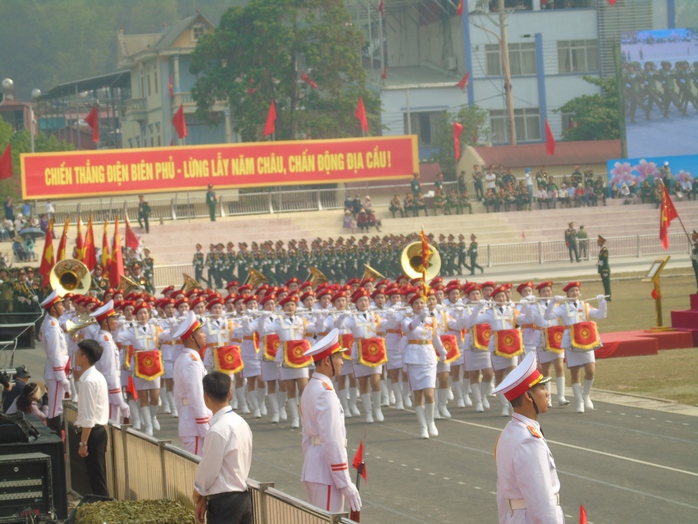 Hình ảnh ấn tượng Tổng duyệt Lễ kỷ niệm 70 năm Chiến thắng Điện Biên Phủ- Ảnh 9. Hình ảnh ấn tượng Tổng duyệt Lễ kỷ niệm 70 năm Chiến thắng Điện Biên Phủ- Ảnh 9.