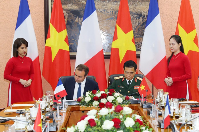 Việt Nam - Pháp ký ý định thư về tăng cường hợp tác quốc phòng- Ảnh 3. Việt Nam - Pháp ký ý định thư về tăng cường hợp tác quốc phòng- Ảnh 3.