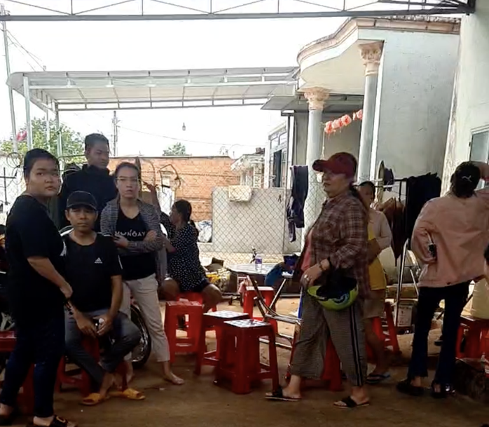 Hàng trăm người tìm kiếm bé trai 8 tuổi ở Đồng Nai nhưng chưa có kết quả - Ảnh 4. Hàng trăm người tìm kiếm bé trai 8 tuổi ở Đồng Nai nhưng chưa có kết quả - Ảnh 4.