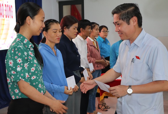 Đoàn viên, lao động Duy Xuyên tươi cười hiến máu cứu người- Ảnh 4.