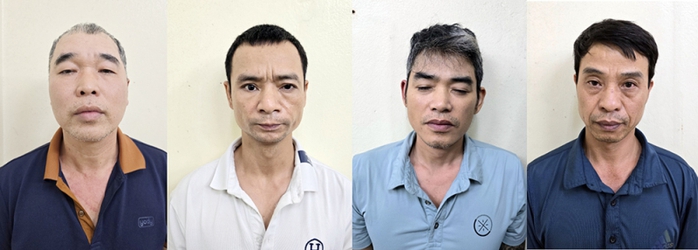 Tạt sơn hàng loạt ôtô để "lùa" vào bãi trông xe- Ảnh 1. Tạt sơn hàng loạt ôtô để "lùa" vào bãi trông xe- Ảnh 1.