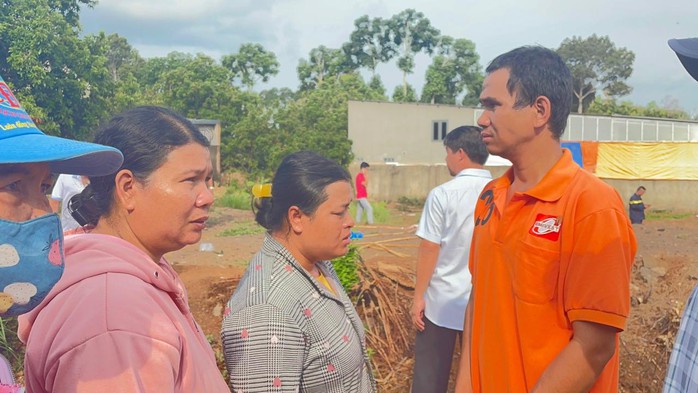 Hàng trăm người tìm kiếm bé trai 8 tuổi ở Đồng Nai nhưng chưa có kết quả - Ảnh 1. Hàng trăm người tìm kiếm bé trai 8 tuổi ở Đồng Nai nhưng chưa có kết quả - Ảnh 1.