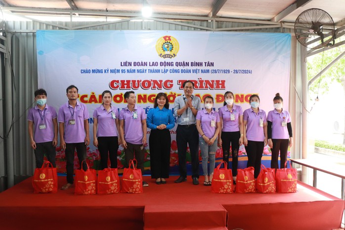 Đa dạng hình thức chăm lo cho đoàn viên, CNVC-LĐ trong Tháng Công nhân- Ảnh 8. Đa dạng hình thức chăm lo cho đoàn viên, CNVC-LĐ trong Tháng Công nhân- Ảnh 8.