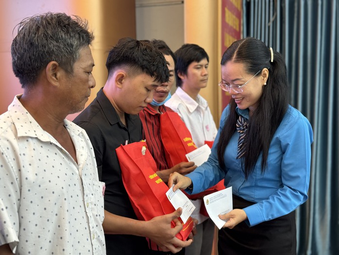 Đa dạng hình thức chăm lo cho đoàn viên, CNVC-LĐ trong Tháng Công nhân- Ảnh 6. Đa dạng hình thức chăm lo cho đoàn viên, CNVC-LĐ trong Tháng Công nhân- Ảnh 6.