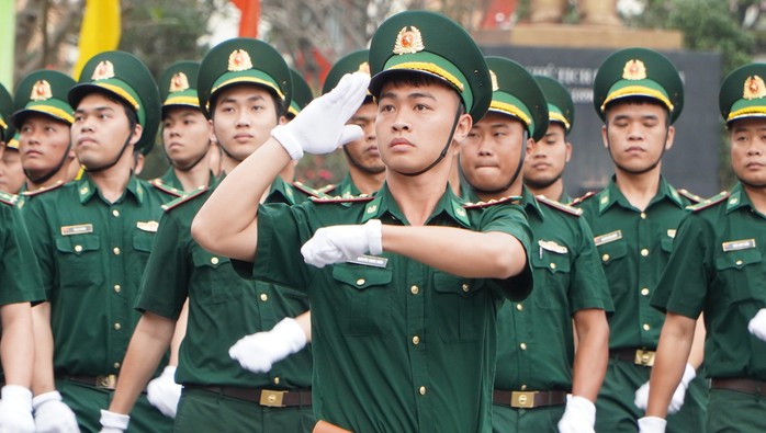 Lý do quân đội, công an không bị cắt phụ cấp thâm niên như công chức- Ảnh 1. Lý do quân đội, công an không bị cắt phụ cấp thâm niên như công chức- Ảnh 1.