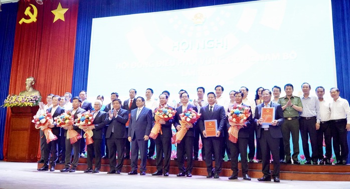 Thủ tướng dự Hội nghị công bố Quy hoạch Vùng Đông Nam Bộ- Ảnh 4. Thủ tướng dự Hội nghị công bố Quy hoạch Vùng Đông Nam Bộ- Ảnh 4.