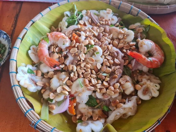 Măng cụt gọt sẵn vẫn đắt đỏ dù món gỏi gà măng cụt hết Măng cụt gọt sẵn vẫn đắt đỏ dù món gỏi gà măng cụt hết
