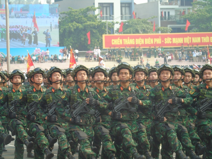 Diễu binh, diễu hành kỷ niệm 70 năm Chiến thắng Điện Biên Phủ- Ảnh 1. Diễu binh, diễu hành kỷ niệm 70 năm Chiến thắng Điện Biên Phủ- Ảnh 1.