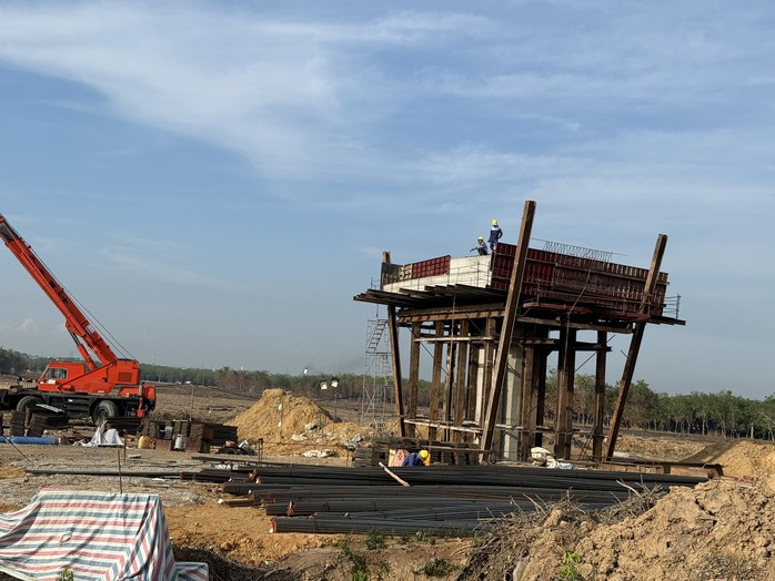 Đồng Nai cam kết “chạy đua” với dự án đường cao tốc Biên Hòa-Vũng Tàu- Ảnh 3. Đồng Nai cam kết “chạy đua” với dự án đường cao tốc Biên Hòa-Vũng Tàu- Ảnh 3.