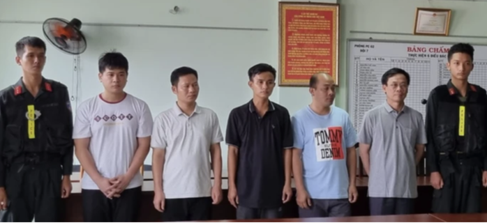 Chỉ rõ hành vi nhận hối lộ từ cục trưởng đến đăng kiểm viên- Ảnh 1. Chỉ rõ hành vi nhận hối lộ từ cục trưởng đến đăng kiểm viên- Ảnh 1.