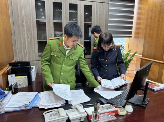 Chỉ rõ hành vi nhận hối lộ từ cục trưởng đến đăng kiểm viên- Ảnh 2. Chỉ rõ hành vi nhận hối lộ từ cục trưởng đến đăng kiểm viên- Ảnh 2.