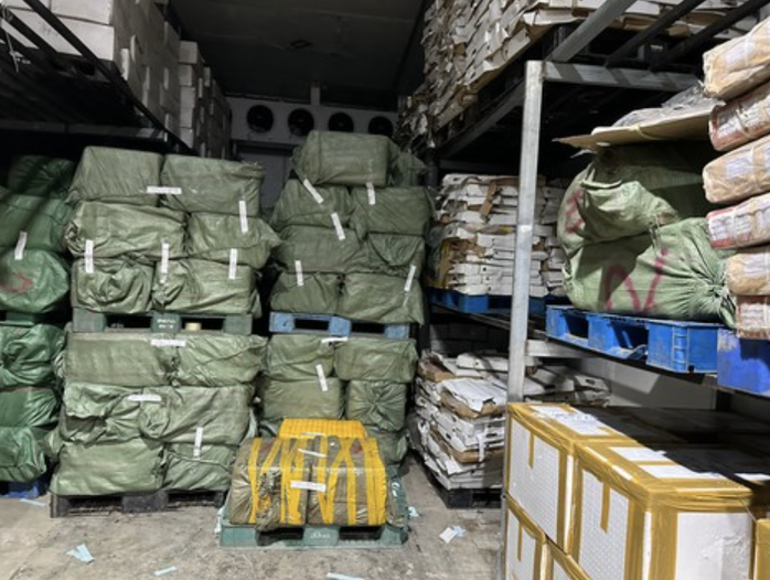 Công an TP HCM khám xét kho đông lạnh của Công ty Trường Thành Phú- Ảnh 1. Công an TP HCM khám xét kho đông lạnh của Công ty Trường Thành Phú- Ảnh 1.