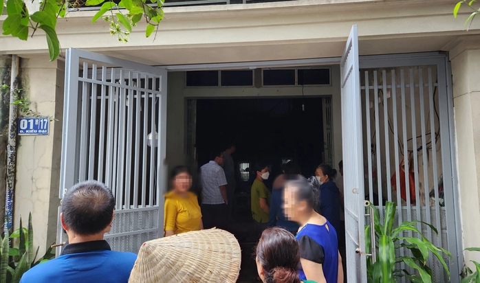 Con trai phóng hỏa đốt nhà làm mẹ chết cháy, dùng dao tự sát?- Ảnh 1.