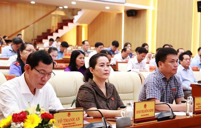 Bãi nhiệm chức vụ Chủ tịch UBND tỉnh Quảng Ngãi đối với ông Đặng Văn Minh- Ảnh 1. Bãi nhiệm chức vụ Chủ tịch UBND tỉnh Quảng Ngãi đối với ông Đặng Văn Minh- Ảnh 1.