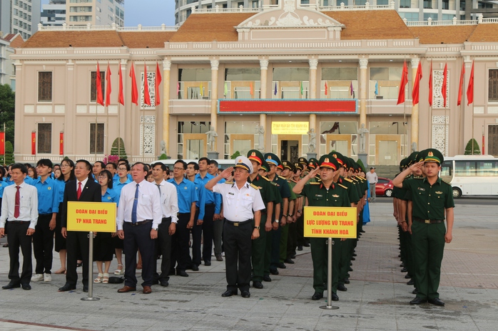 Khánh Hoà chào cờ tháng 5 và phát động Tháng Công nhân năm 2024
- Ảnh 7. Khánh Hoà chào cờ tháng 5 và phát động Tháng Công nhân năm 2024
- Ảnh 7.