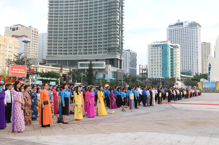 Khánh Hoà chào cờ tháng 5 và phát động Tháng Công nhân năm 2024
- Ảnh 8. Khánh Hoà chào cờ tháng 5 và phát động Tháng Công nhân năm 2024
- Ảnh 8.
