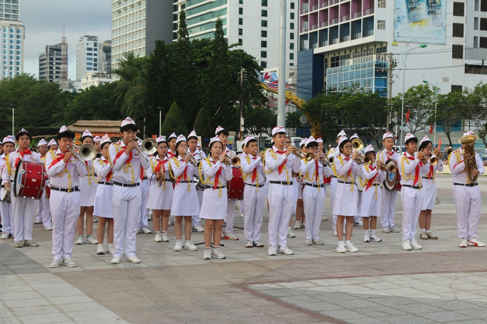 Khánh Hoà chào cờ tháng 5 và phát động Tháng Công nhân năm 2024
- Ảnh 3. Khánh Hoà chào cờ tháng 5 và phát động Tháng Công nhân năm 2024
- Ảnh 3.