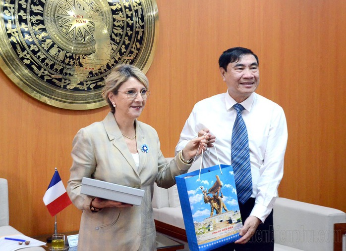Cựu binh Pháp thăm chiến trường Điện Biên Phủ sau 70 năm- Ảnh 3. Cựu binh Pháp thăm chiến trường Điện Biên Phủ sau 70 năm- Ảnh 3.