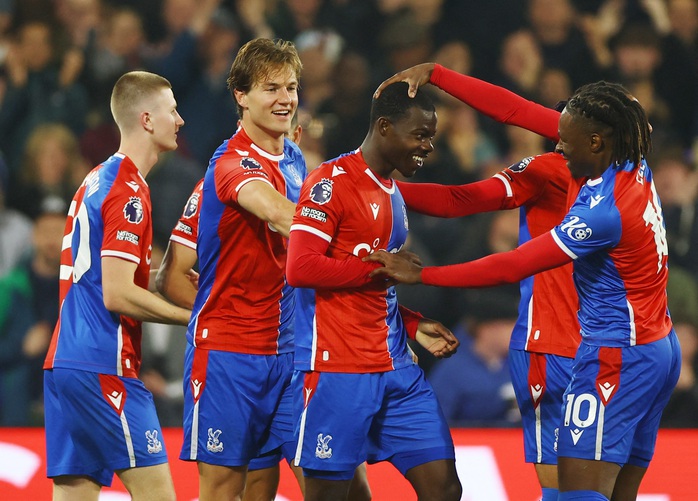 Thua trắng Crystal Palace 4 bàn, Man United tạo kỷ lục buồn - Ảnh 6. Thua trắng Crystal Palace 4 bàn, Man United tạo kỷ lục buồn - Ảnh 6.