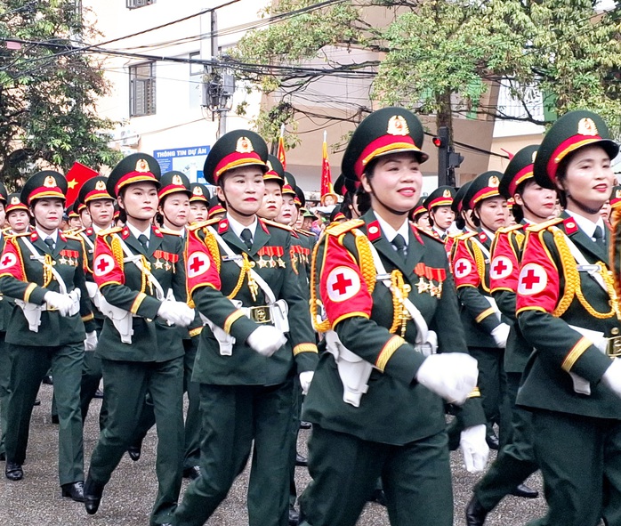 Những "bóng hồng" trong Lễ diễu binh, diễu hành kỷ niệm 70 năm Chiến thắng Điện Biên Phủ- Ảnh 6. Những "bóng hồng" trong Lễ diễu binh, diễu hành kỷ niệm 70 năm Chiến thắng Điện Biên Phủ- Ảnh 6.