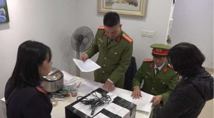 Công an TP HCM truy nã cựu Trưởng phòng Tàu sông- Ảnh 1. Công an TP HCM truy nã cựu Trưởng phòng Tàu sông- Ảnh 1.