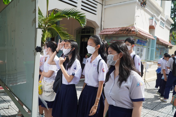 Chỉ thị của Chủ tịch UBND TP HCM về tổ chức các kỳ thi tuyển sinh, tốt nghiệp- Ảnh 1. Chỉ thị của Chủ tịch UBND TP HCM về tổ chức các kỳ thi tuyển sinh, tốt nghiệp- Ảnh 1.