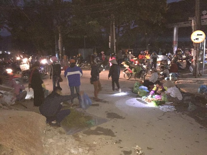 Độc đáo chợ sớm ở TP Điện Biên Phủ- Ảnh 1. Độc đáo chợ sớm ở TP Điện Biên Phủ- Ảnh 1.