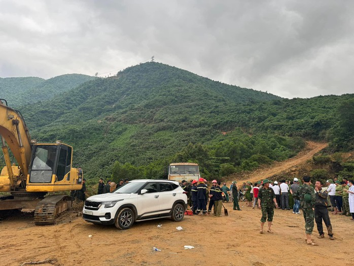 Lãnh đạo tỉnh Hà Tĩnh chia buồn sâu sắc đến gia đình người gặp nạn - Ảnh 2. Lãnh đạo tỉnh Hà Tĩnh chia buồn sâu sắc đến gia đình người gặp nạn - Ảnh 2.