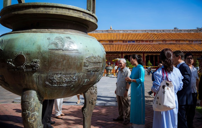 Cửu đỉnh trước Thế Tổ miếu Ảnh: LÊ ĐÌNH HOÀNG Cửu đỉnh trước Thế Tổ miếu Ảnh: LÊ ĐÌNH HOÀNG