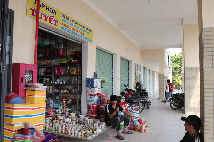 Tiểu thương chưa hài lòng chợ mới, Chủ tịch huyện Quế Sơn nói gì?- Ảnh 6. Tiểu thương chưa hài lòng chợ mới, Chủ tịch huyện Quế Sơn nói gì?- Ảnh 6.