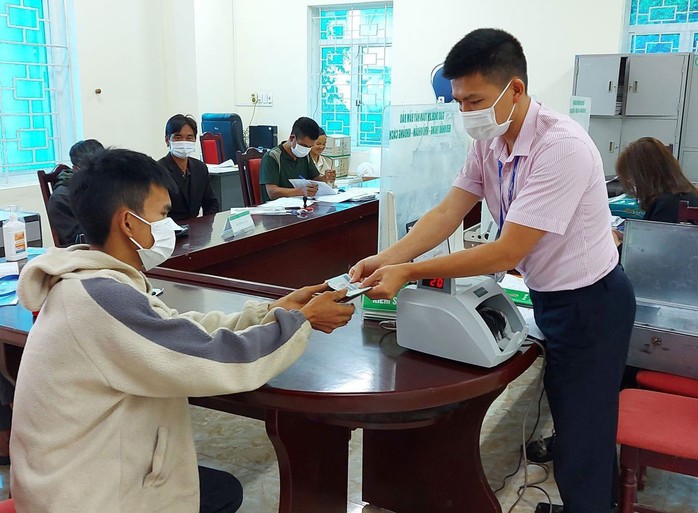 Người lao động tham gia chương trình EPS nhận lại tiền ký quỹ tại Ngân hàng Chính sách xã hội Người lao động tham gia chương trình EPS nhận lại tiền ký quỹ tại Ngân hàng Chính sách xã hội