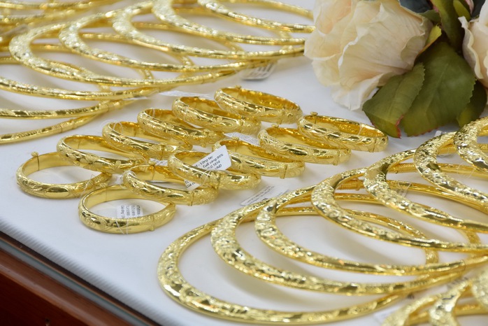 Giá vàng nhẫn tăng vọt, vàng miếng SJC bất động- Ảnh 1. Giá vàng nhẫn tăng vọt, vàng miếng SJC bất động- Ảnh 1.