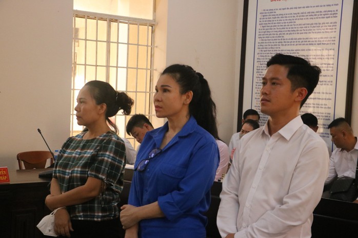 Hoãn phiên tòa xét xử nữ đại gia Lâm Thị Thu Trà - Ảnh 1. Hoãn phiên tòa xét xử nữ đại gia Lâm Thị Thu Trà - Ảnh 1.