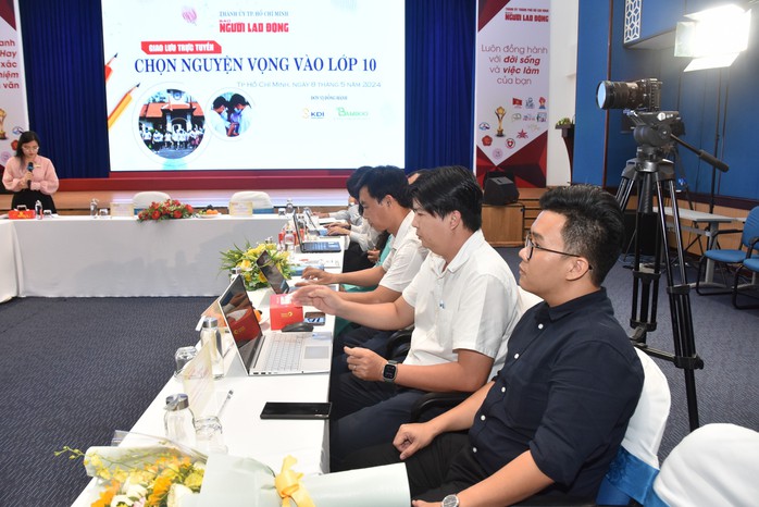 Giao lưu trực tuyến "Chọn nguyện vọng vào lớp 10"- Ảnh 5. Giao lưu trực tuyến "Chọn nguyện vọng vào lớp 10"- Ảnh 5.